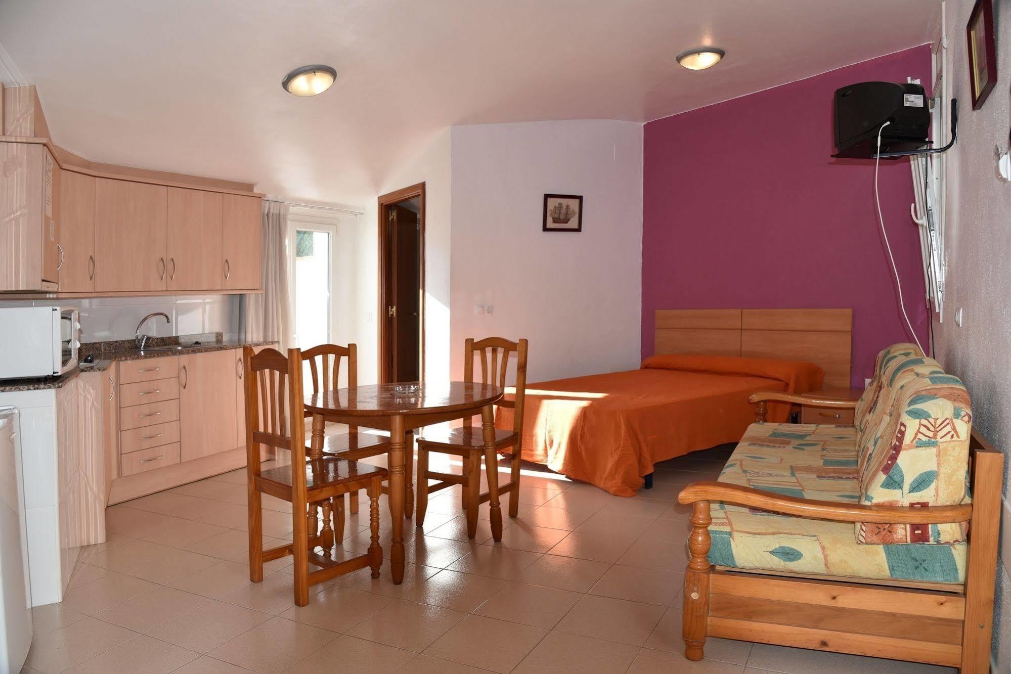 Apartamentos Ar Dosjoimi Lloret de Mar Bagian luar foto