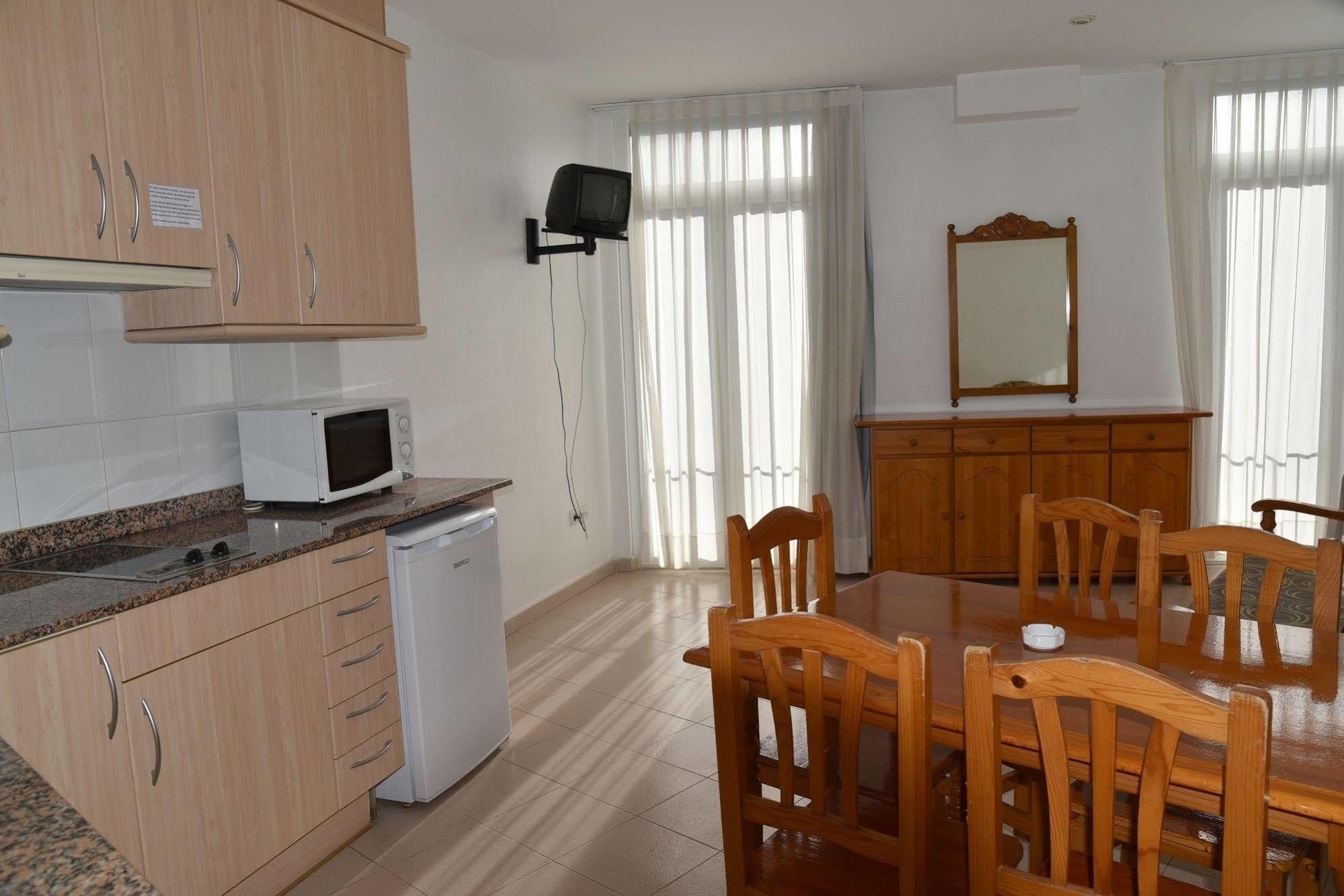 Apartamentos Ar Dosjoimi Lloret de Mar Bagian luar foto
