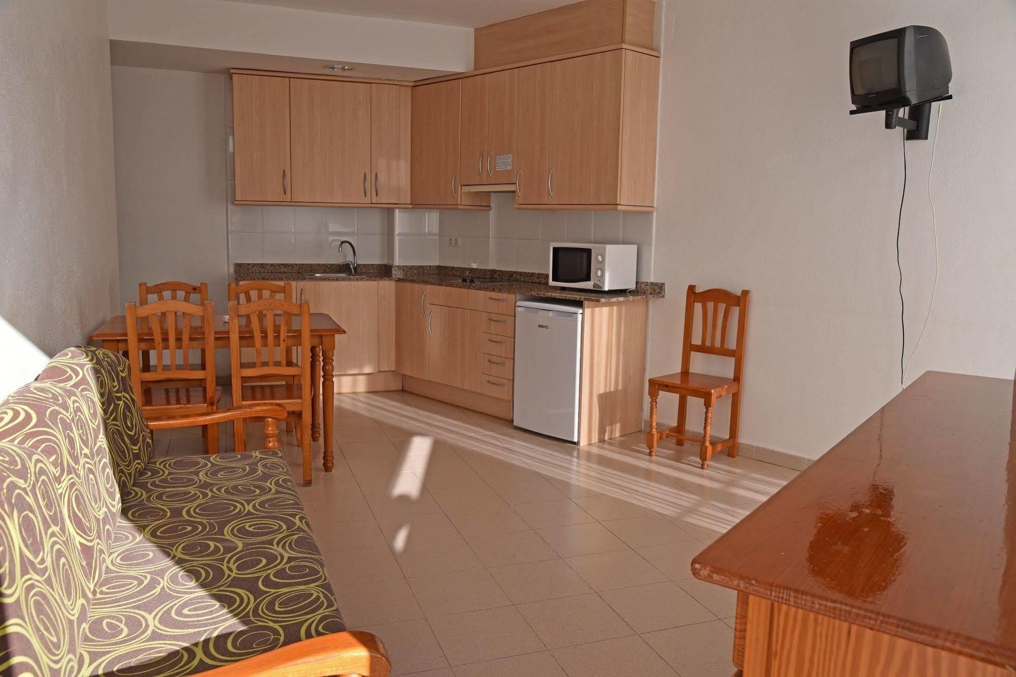Apartamentos Ar Dosjoimi Lloret de Mar Bagian luar foto
