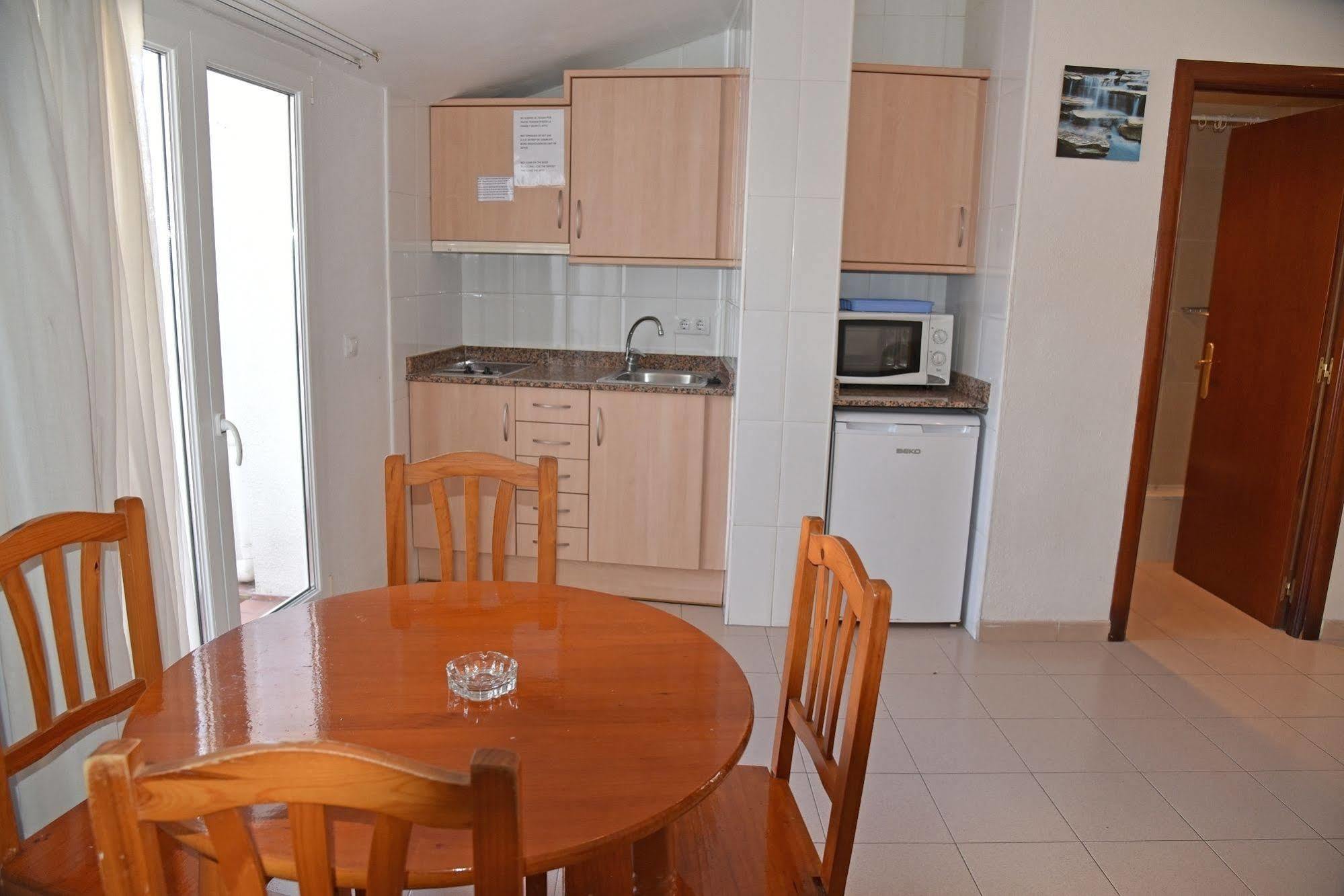 Apartamentos Ar Dosjoimi Lloret de Mar Bagian luar foto