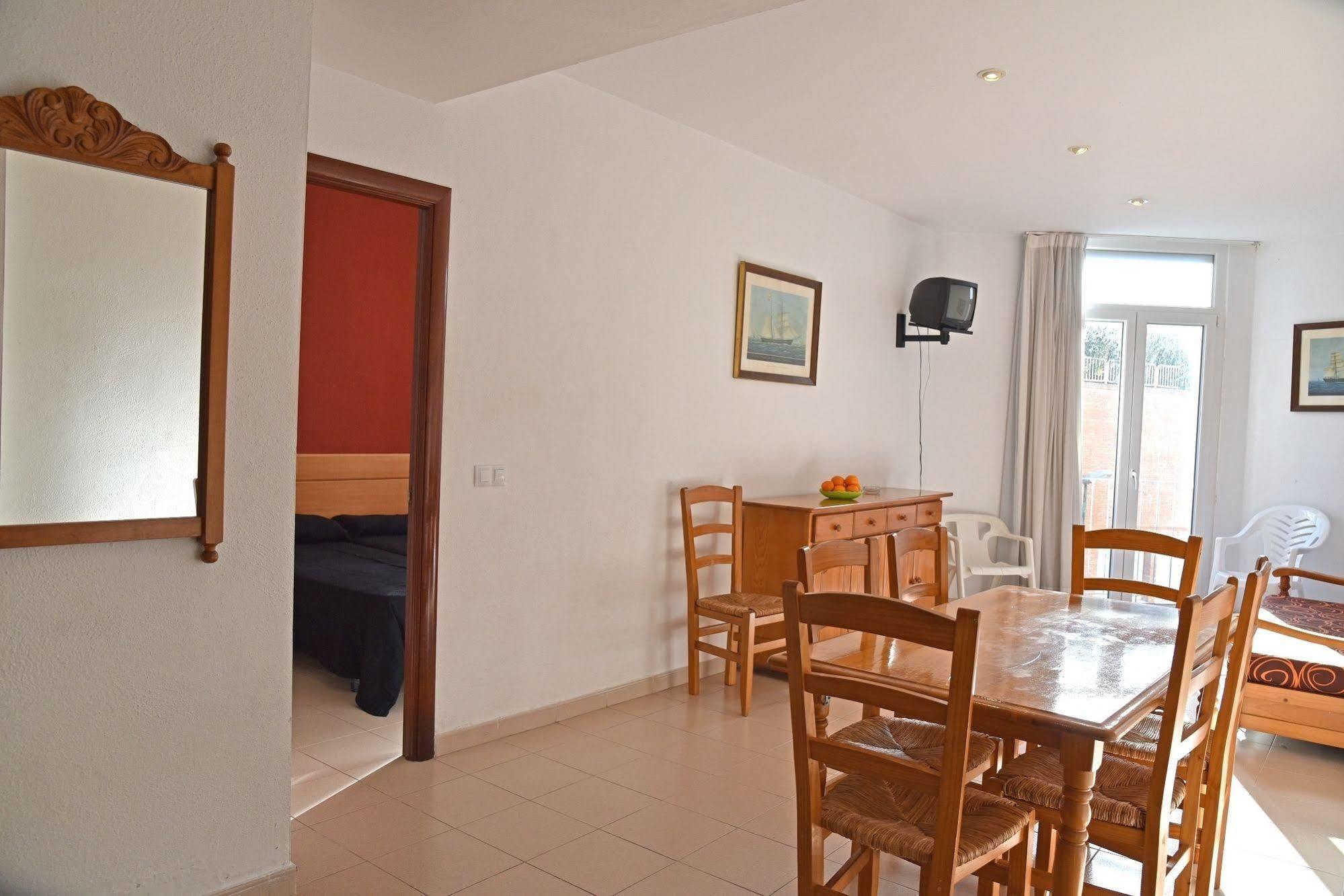 Apartamentos Ar Dosjoimi Lloret de Mar Bagian luar foto