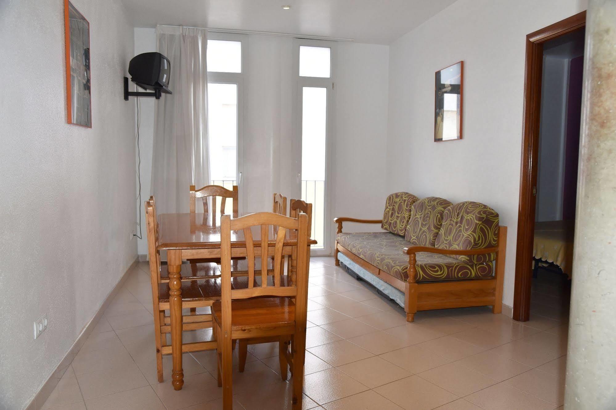 Apartamentos Ar Dosjoimi Lloret de Mar Bagian luar foto