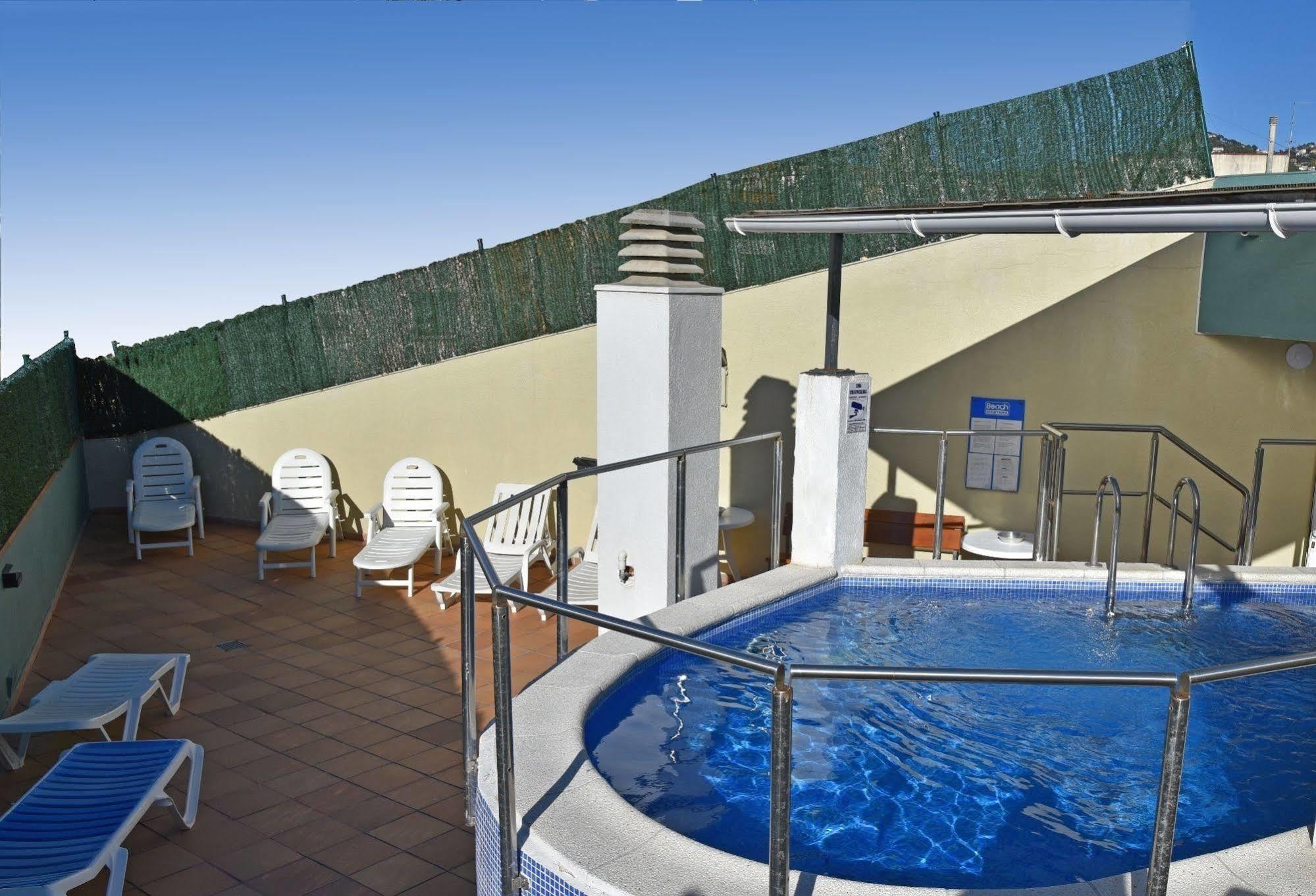 Apartamentos Ar Dosjoimi Lloret de Mar Bagian luar foto