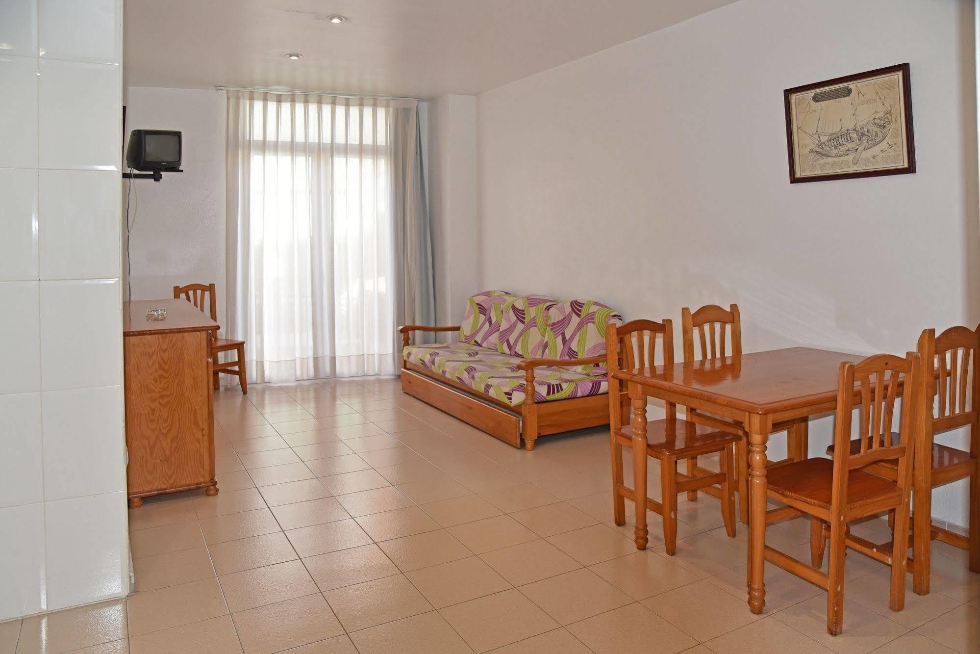 Apartamentos Ar Dosjoimi Lloret de Mar Bagian luar foto